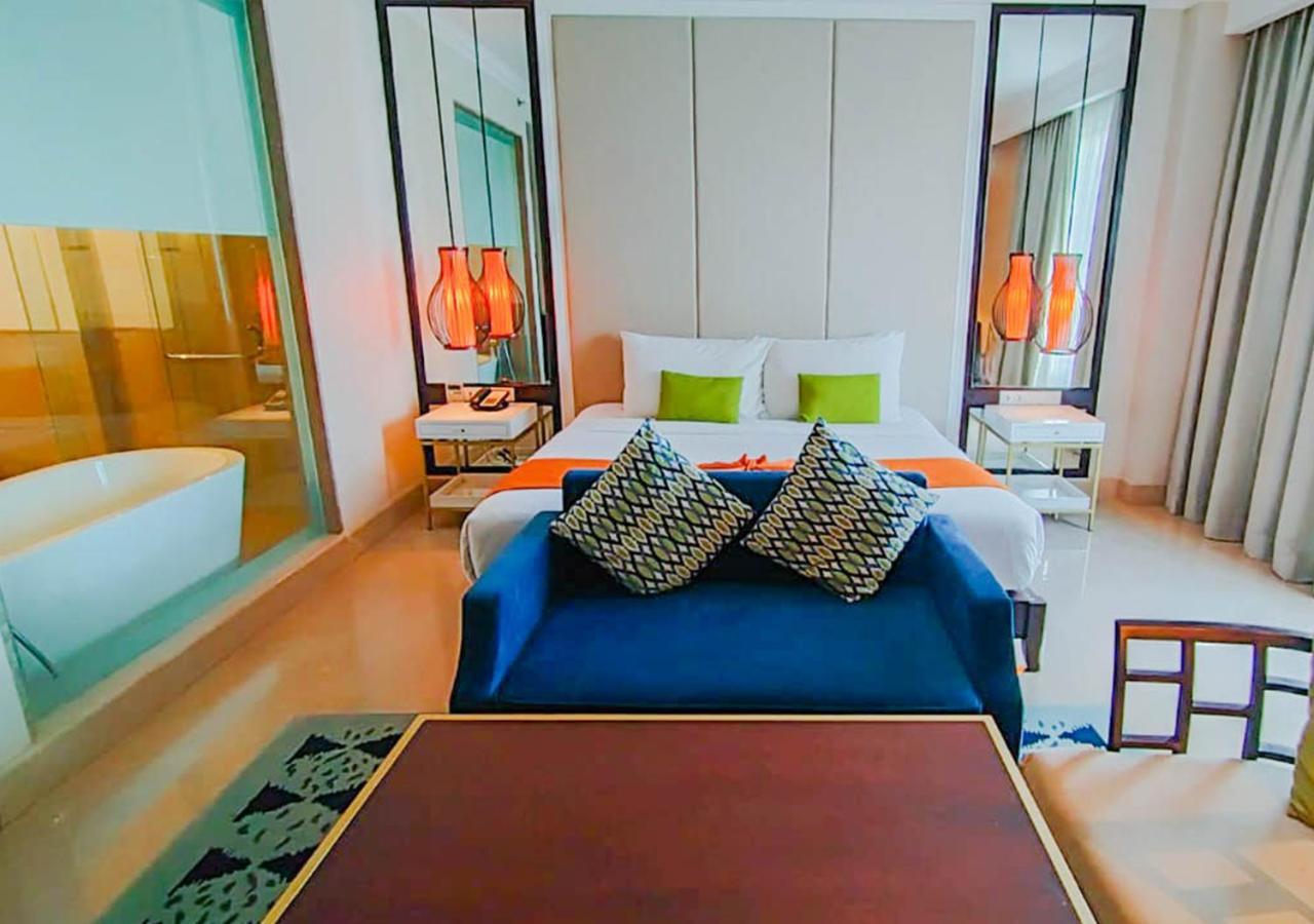 Jambuluwuk Oceano Seminyak Hotel Zewnętrze zdjęcie A room at the hotel