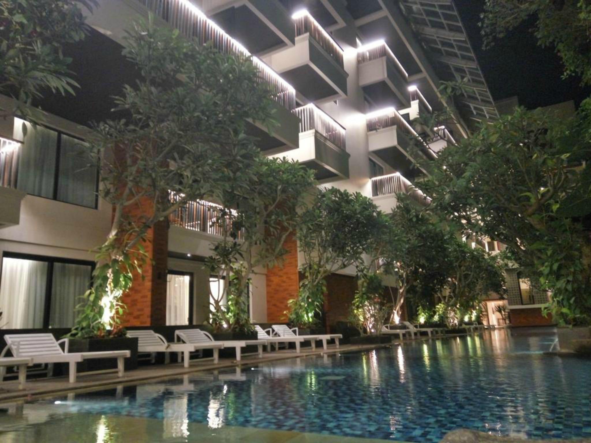 Jambuluwuk Oceano Seminyak Hotel Zewnętrze zdjęcie The hotel's pool