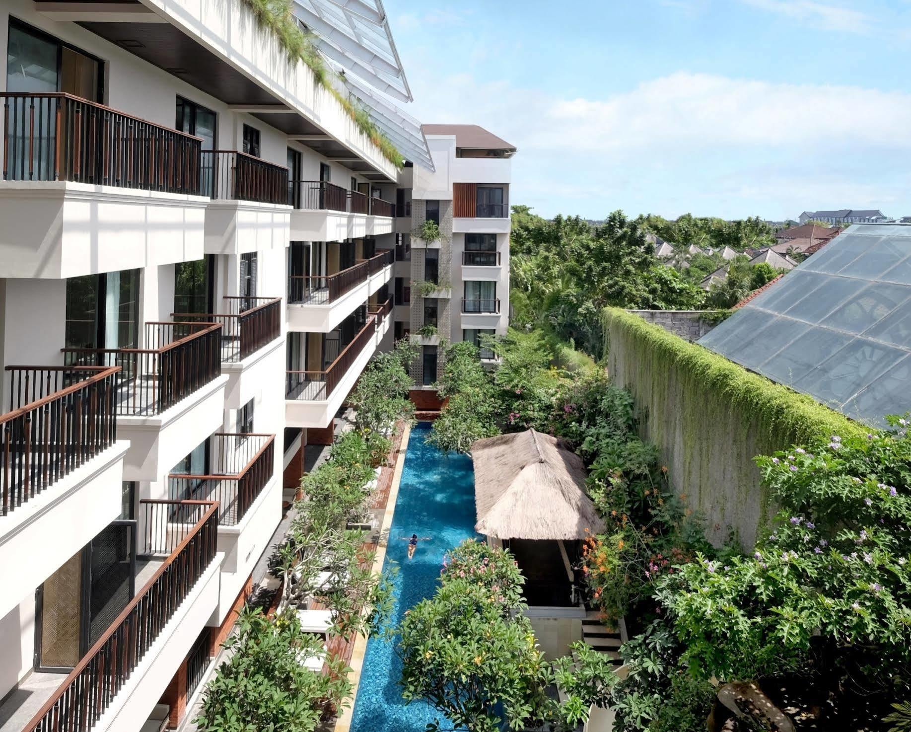 Jambuluwuk Oceano Seminyak Hotel Zewnętrze zdjęcie The hotel's pool